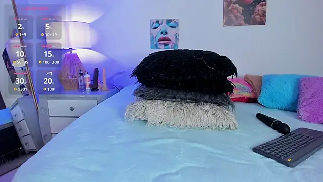 hailey hadid online show from March 26, 7:26 pm