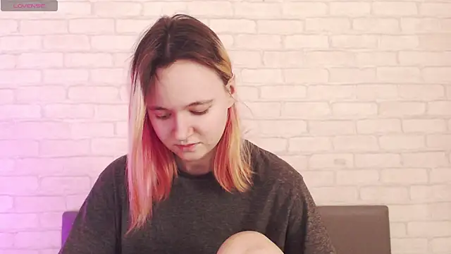 Ericha Stone online show from April 4, 1:37 am