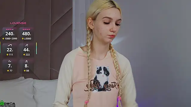 SaraHearts online show from November 16, 1:40 am