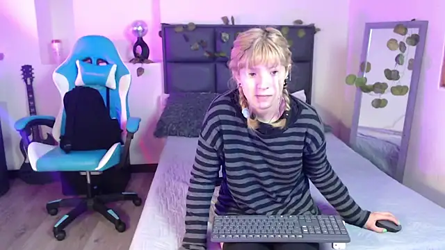 Snapshot of Amnesia_ chatting on October 3, 12:21 pm Amnesia online show from October 3, 12:21 pm