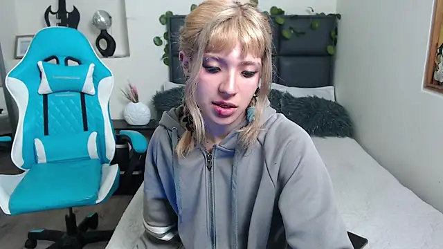 Snapshot of Amnesia_ chatting on September 25, 2:16 pm Amnesia online show from September 25, 2:16 pm