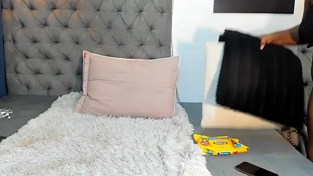 nahiroby ebony online show from December 18, 6:45 pm