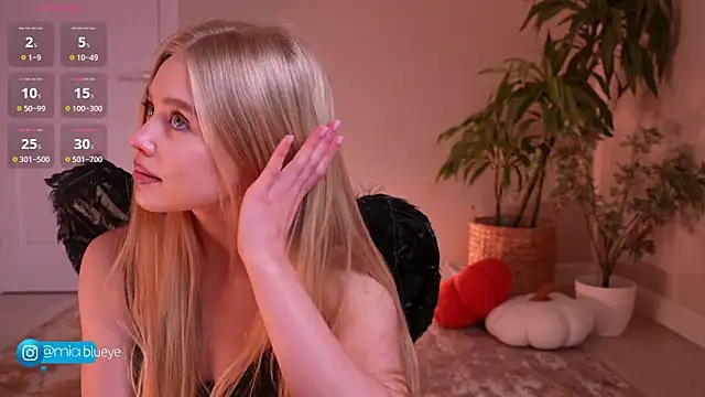 Miablueye online show from October 30, 12:17 pm