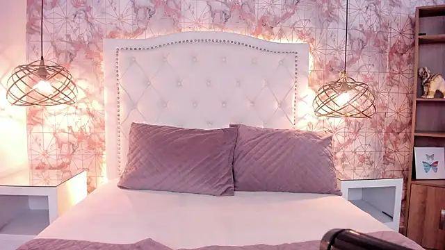 ScarletMore online show from March 6, 1:06 pm