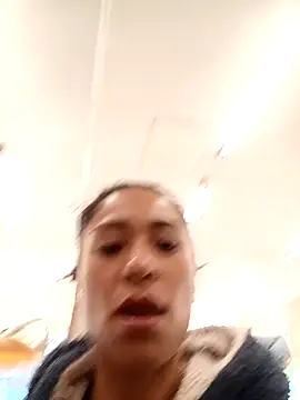 Liahdiaz  online show from July 1, 1:10 pm