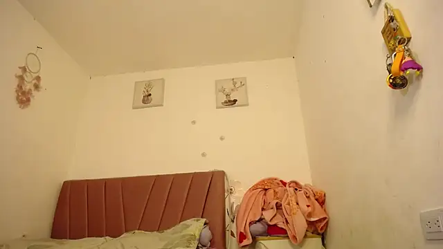 Liahdiaz  online show from June 16, 1:34 pm