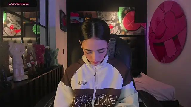 miIa bratz online show from March 6, 8:37 pm