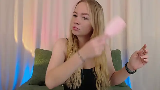 Snapshot of Mystic_Chloe chatting on September 17, 11:47 pm Mystic Chloe online show from September 17, 11:47 pm