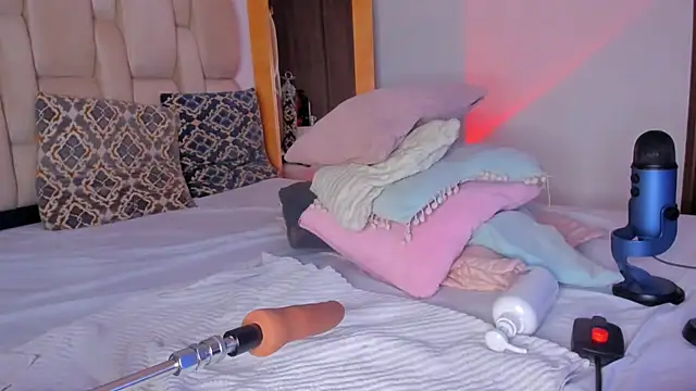 kayla-ada0 online show from February 13, 2:46 am