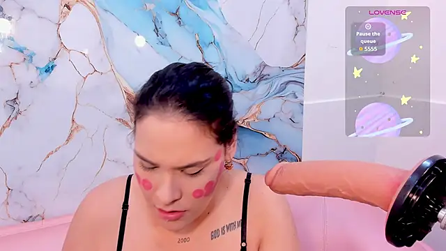 TIFFANY GLOW   online show from October 25, 8:05 pm