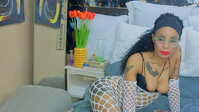 CaramelNatashaxx online show from October 3, 1:22 am