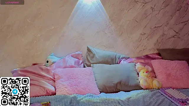 Aurora Bennet online show from April 1, 12:22 am