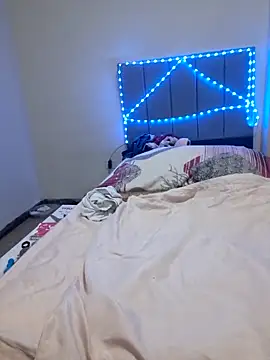 Vickysweeeettt online show from April 5, 1:37 am