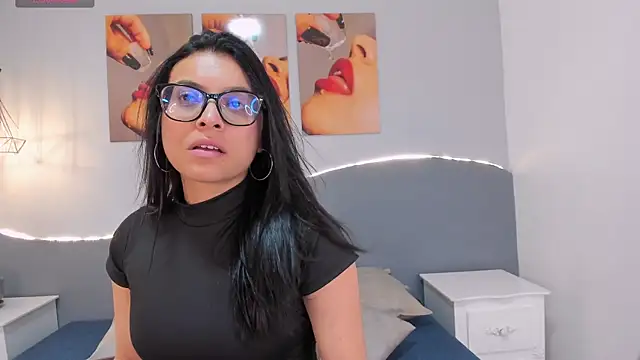 Sara mora  online show from June 1, 11:45 am
