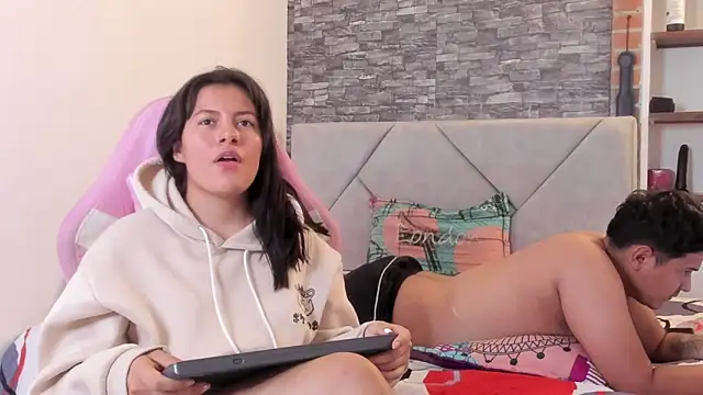 Sexxyy Couple  online show from February 2, 4:55 am