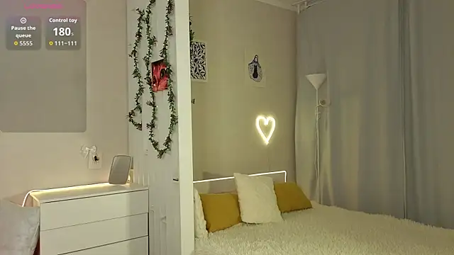 PurrrBerry online show from October 10, 3:55 am