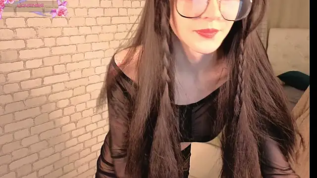 KiraMountrays online show from October 11, 10:12 pm