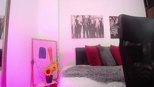 PaulinaTaylor3 online show from September 20, 7:23 pm