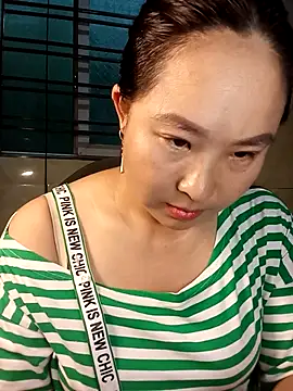 Snapshot of suki-lady chatting on October 16, 10:18 am suki-lady online show from October 16, 10:18 am