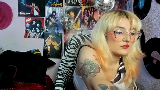 Avril Maria online show from April 18, 11:37 pm