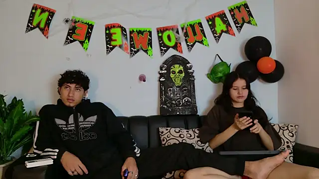Snapshot of Laura_and_Kevin chatting on October 7, 3:27 pm Laura and Kevin online show from October 7, 3:27 pm