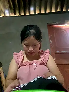 Snapshot of O_o_UwU_o_O chatting on October 28, 5:02 am O o UwU o O online show from October 28, 5:02 am