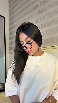 Tessa  Winslow online show from April 3, 6:00 am