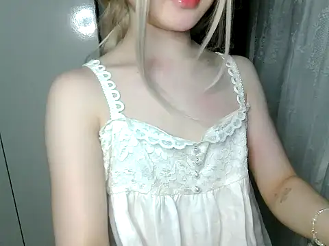 Annabelle-e online show from April 5, 6:51 pm