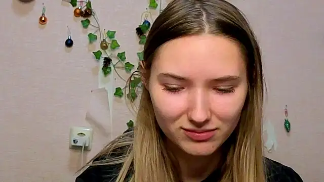  kikiclark   online show from February 1, 9:02 pm