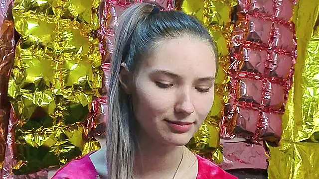  kikiclark   online show from April 17, 9:50 pm