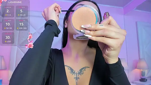 Miaa Smithh   online show from April 1, 11:44 am