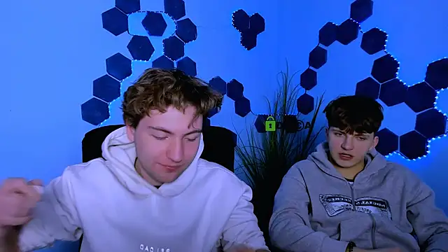 travis wolf  online show from March 3, 9:26 am