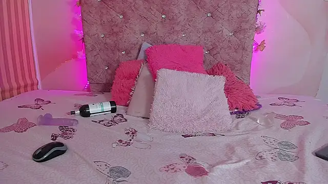 Emily velvet  online show from October 11, 11:47 am