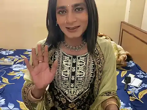 LuvLayla online show from January 12, 8:25 pm