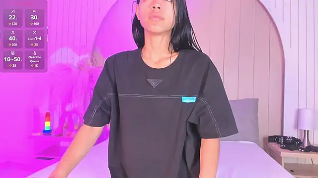 ALICESANDOVAL online show from April 6, 11:22 am