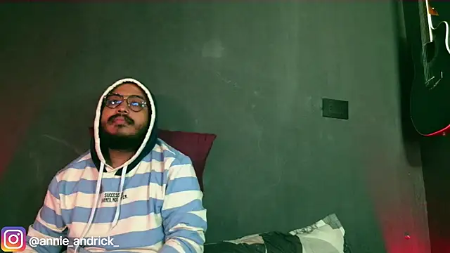  leda swan  online show from November 8, 12:54 pm