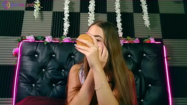  leda swan  online show from February 18, 1:10 pm