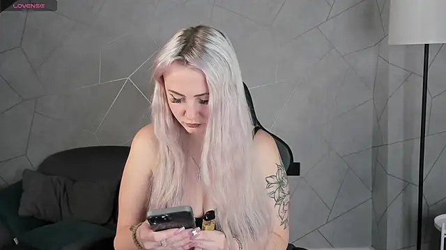 Joyce Howard online show from November 10, 2:50 am