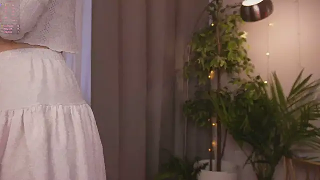 Lina Glow online show from March 19, 7:45 am