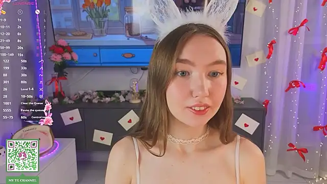 ElfredaTupy online show from March 7, 9:00 pm