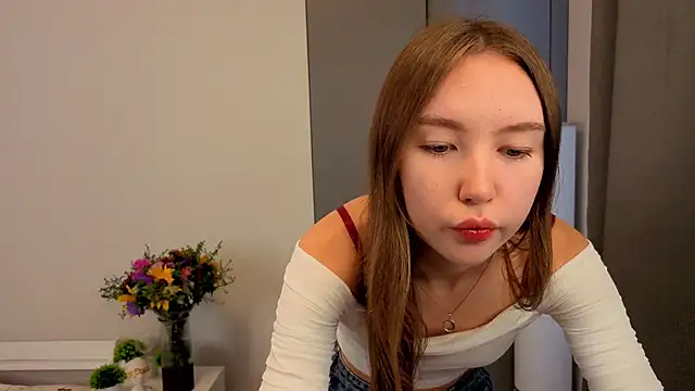 Snapshot of ElfredaTupy chatting on September 11, 6:03 am ElfredaTupy online show from September 11, 6:03 am