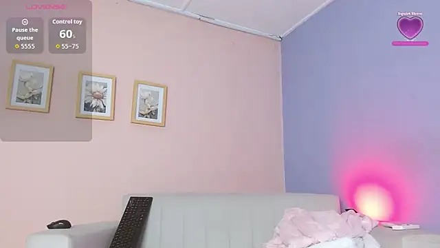 lourdes moon22 online show from October 6, 1:39 pm