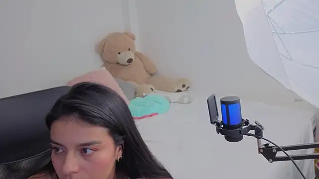 valerihouse online show from April 14, 1:05 am