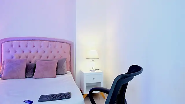 Scarlett 12 online show from September 9, 1:33 pm