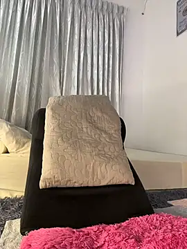 AmyRoss 1 online show from April 8, 1:35 pm