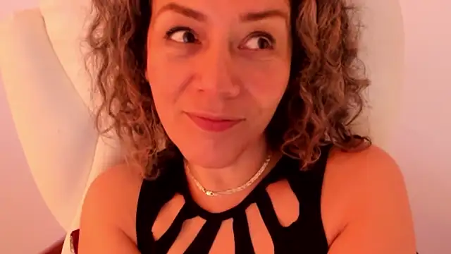 Paty chic online show from April 12, 2:20 pm