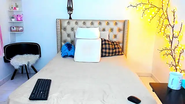 LenaStylesOA online show from November 13, 1:10 pm