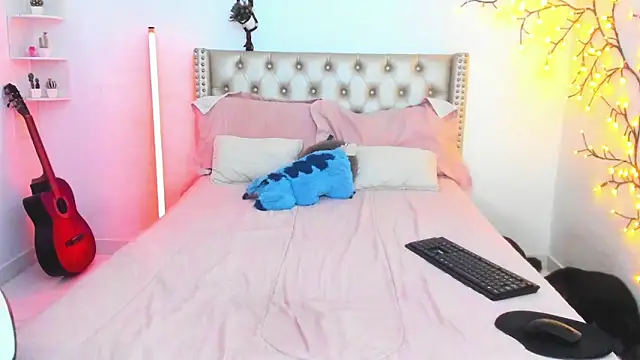 LenaStylesOA online show from April 16, 9:25 pm