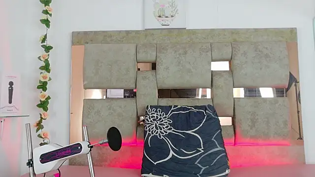 Natasha-Adams online show from November 30, 9:52 pm