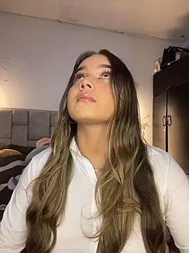 AnnyLopezzz  online show from March 8, 4:38 am